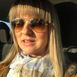 Meet your Posher, Burcu